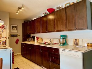 2 Bed 1 Bath suite, next to KGH! $1625, June 15