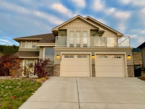 Spectacular 4 bed +den, 3 bath home w/ garage, $2700