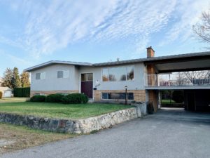 3 bed 1.5 bath upper floor in East Kel area, $1750. Now!