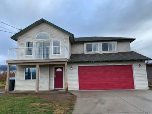 4 Bed 2 Bath House in East Kelowna. Dec 1, $2100.