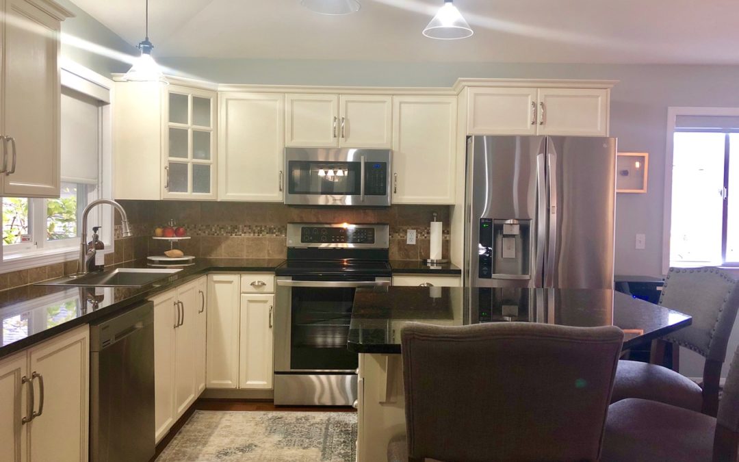 Three bed plus Den Three Bath in Glenrosa! $2175
