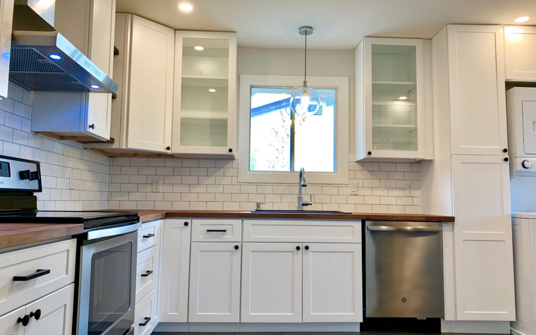 Trendy 3 bd 1 ba top floor unit in the Mission, $2090, Now!